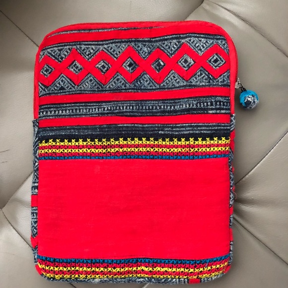 Hmong fabric iPad case - Picture 2 of 3